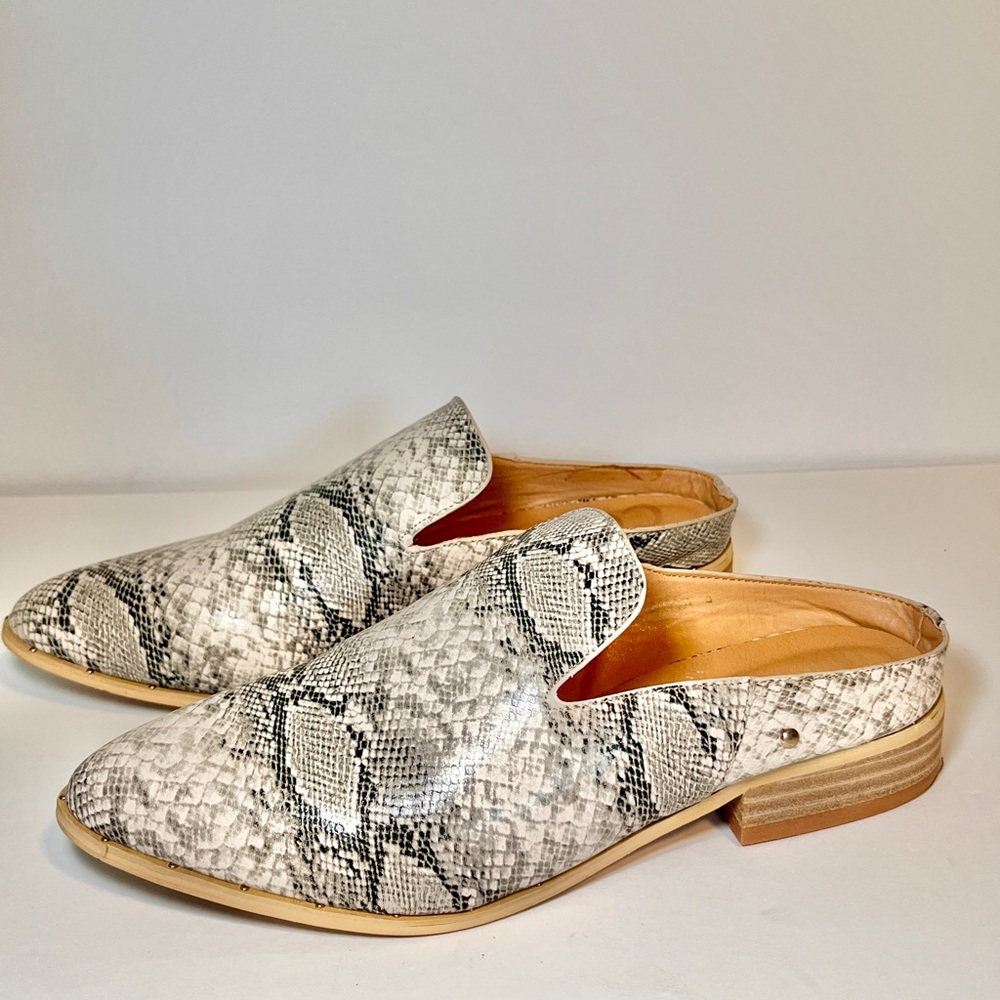 CCOCCI Snakeskin Patterned Women's Loafers, Size 9